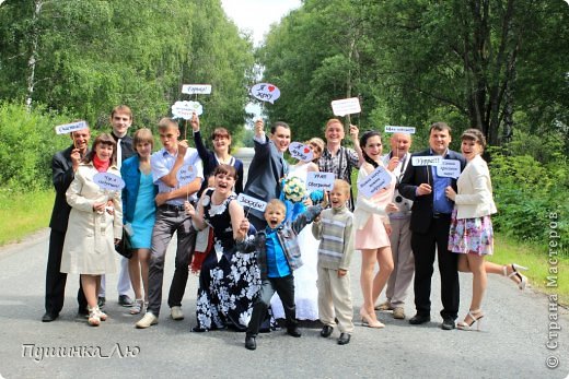 Делала вот такие таблички для фотосессии со смешными надписями.Конечно плохо их видно на этом фото. (фото 8)