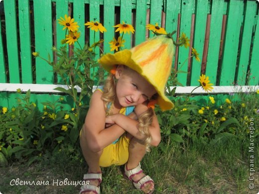 Но Злате эта шляпа понравилась больше всех. Она ее носила все лето. (фото 14)