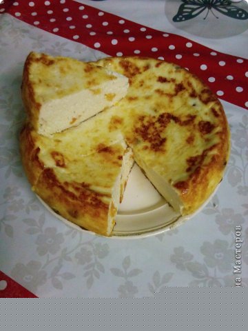 Вот такую творожную запеканку я люблю готовить в мультиварке. Вкусно и очень просто и полезно. Когда брат приезжал в гости, он так полюбил это блюдо, что просил его готовить каждый день! (фото 1)