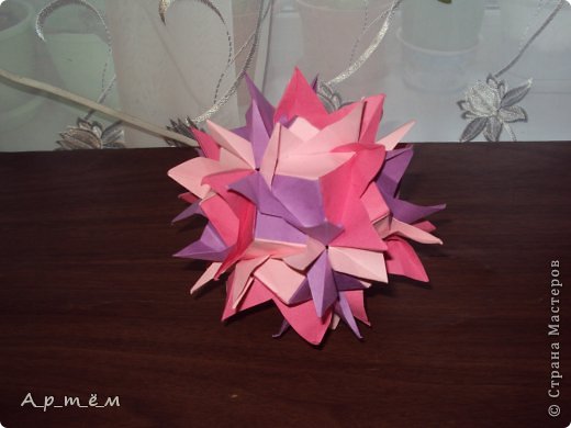 Name: Phoenix
Designer: Lukasheva Ekaterina
Parts: 30
Paper: 7,5*7,5 cm
Final height: ~12 cm
Joint: glue (фото 2)