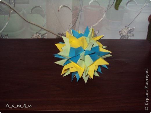 Name: Phoenix
Designer: Lukasheva Ekaterina
Parts: 30
Paper: 7,5*7,5 cm
Final height: ~12 cm
Joint: glue (фото 3)