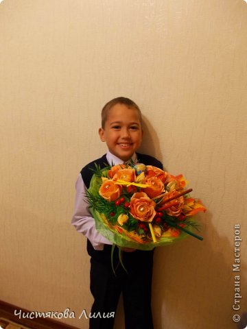 а вот собственно и виновник с букетом)))))))))))) (фото 3)