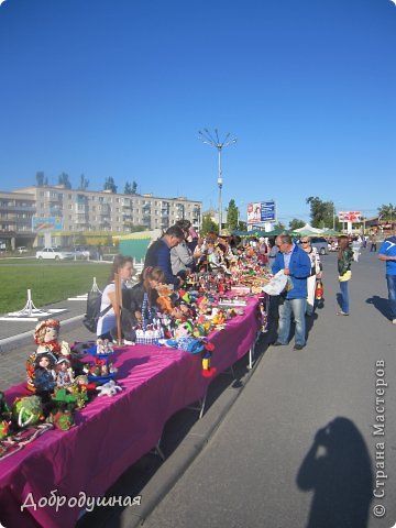 пока на площади не очень много людей, есть возможность сфотографировать замечательных мастеров и их работы... наслаждайтесь =) (фото 7)