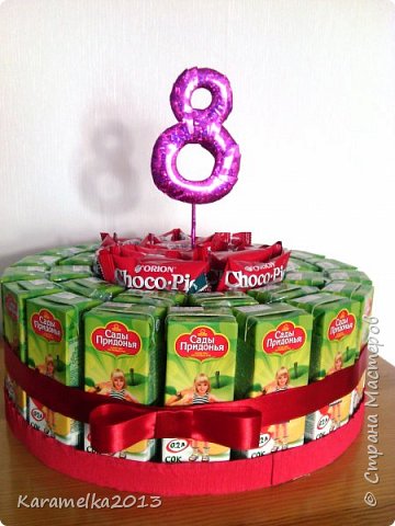 Сегодня моем любимому и дорогому сыночку исполнилось 8 лет!
Приготовили в школу на угощение вот такой тортик. Большой получился и тяжелый. На 30 человек!
День желанный праздник преподнес -
Сын любимый, на год наш подрос!
Самый лучший мальчик на земле,
Море счастья пожелаем мы тебе!
Будь здоров и весел и любим.
Твой смех веселый нам необходим!
Душою молодеем мы с тобой,
С днем рождения мальчик наш родной!