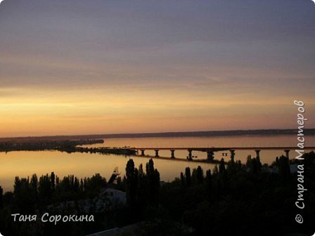 Я решила не показывать город, как город, с его проспектами, улицами... на самом деле строения в городе такие же, как и в сотнях других городов...хотя есть немного фото и строений...
Вообще земля наша богата на таланты, она дала миру множество знаменитых людей... в нашем краю родился известный актер театра и кино Игорь Ливанов, певица Людмила Сенчина, певец и композитор Николай Трубач, композитор Ким Брейтсбург, писатель-фантаст Владимир Васильев...и многие-многие другие... (фото 9)