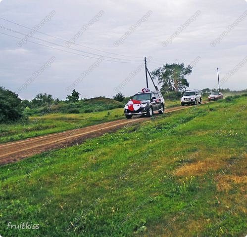 Украшение на свадебное авто красное и белое сердце (фото 3)