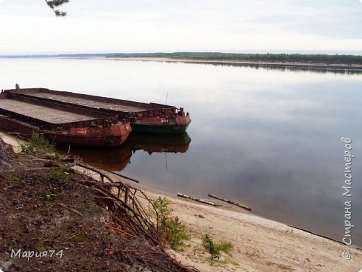 А вот это куда мы едем - на север. Что там - что там - мужики работают, лес заготавливают. А мы-то в отпуске... ХИ-ХИ... 
Я специально фотоаппарат брала - думала, что всю дорогу запротоколирую. Ага, щаз... Забыла ВСЁ -  грибов нынче... Пропасть. Как в сказке - глянешь - а они кучами и сколько видно... всё грибы (ну, если деревни какой нет рядом - так-то всё исхожено). Мы и вперед ехали - грибов набрали. И на обратной дороге - аж 2 мешка нагребли, пока не устали бродить. Да не столько бродить, как мешок таскать. Азартно - это что-то. 
Ну, а обратную дорогу я и не заметила, считай - грибы чистила. Просто решила, что если мы ещё после дороги эти грибы чистить будем - так вообще чиканемся. Почти справилась))))
Вот так и съездили. Это я отчиталась - Как я провел отпуск))) (фото 13)