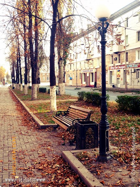 У нас сейчас в городе теплые последние деньки и так захотелось взять фотоаппарат и пройти прогуляться....И вот он результат прогулки,надеюсь,что он окажется для вас интересным и я не утомлю своими фото.... (фото 1)