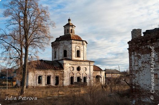 А это и есть та самая Старо-Покровская церковь. Сейчас она разрушена, но я надеюсь, что когда-нибудь её отреставрируют! (фото 4)