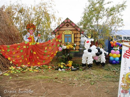 Вчера   состоялась районная сельскохозяйственная выставка, в которой наша школа и я приняли активное участие.. Мы приготовили с ребятами поделки, а меня попросили провести МК. Так. как на подготовку МК у меня было всего 3 дня, поэтому долго думать не пришлось,  решила сделать что нибудь простенькое, но востребованное. Крутили из мешковины брошки в стиле БОХО. Вот что у меня получилось.. Брошки, как образец наделала дома. (фото 1)