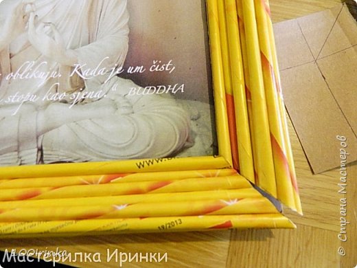 При состыковке может такое произойти.
Не страшно, просто ножом для бумаги подравняйте, чтобы было ровно. (фото 10)