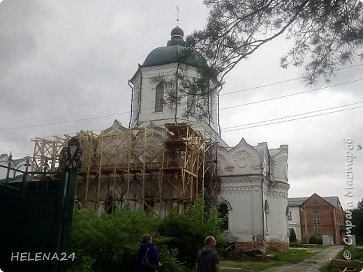 монастырь в лесах ,но работает...во внутрь не заходила ,одета не по форме... (фото 38)