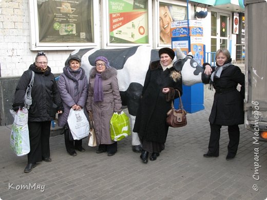 Идём в "насиженное" уже место - кафе "Му-му". Вот и коровка всё та же нас встречает у входа радостным мычанием (фото 2)