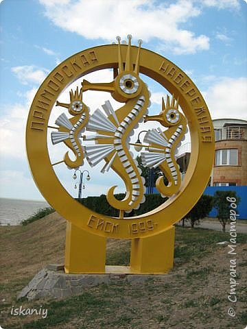 Эта стела расположена в начале набережной и является её "визитной карточкой". (фото 2)
