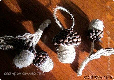 Мои детки восторге от жолудей, теперь они едят киндеры на завтрак, обед и ужин))))
Грибочек получился случайно, к осенней компании)))) (фото 11)