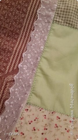 По краю решила обшить кружевом, так кажется уютнее. (фото 7)