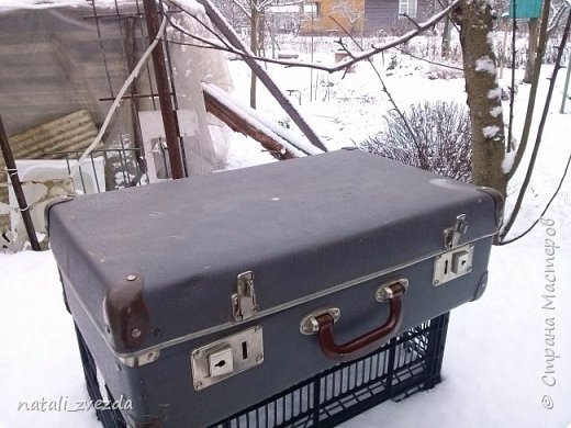 В начале декабря шла к внучке и около ее подъезда стоял чемодан, в достаточно хорошем состоянии. (фото 2)