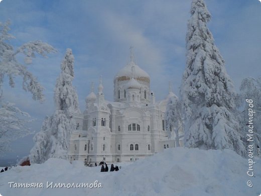 В такой праздник храм посещает очень много народу  (фото 23)