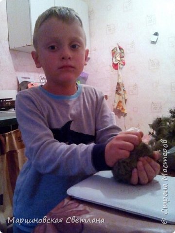 Он очень приятный, волокнистый на ощупь и даже детям очень легко скатать из него шарик! (фото 4)