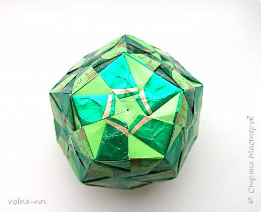 Первая кусудама это
Name: Dodecahedron
Designer: Tomoko Fuse
Units: 30
Paper: а4 (большая сторона 9 см)
Final height: ~ 8 cm
Joint: no glue
From Unit Origami Essence by Tomoko Fuse p.124-125

Была сделала под впечатлением работ Маши Гуменюк, спасибо ей большое! https://podjem-tal.ru/node/841040
Конфеты "Белочка" мягкий грильяж, фотка ниже (фото 2)