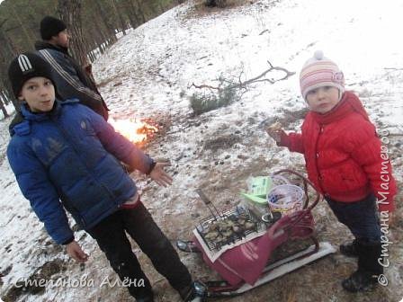 А сейчас перекусим!!! Импровизированный стол при помощи санок )))) (фото 35)