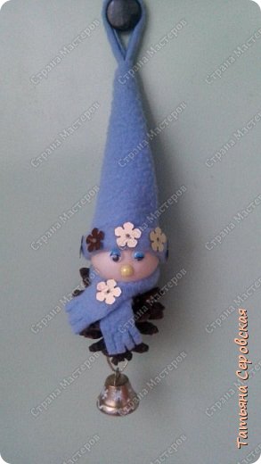 Такие новогодние игрушки из шишек делали в школу, ну  и для дома парочку:-)  (фото 11)