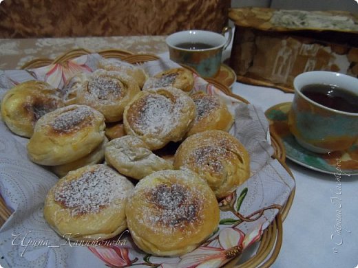Сверху готовые ватрушки можно посыпать сахарной пудрой... (фото 10)
