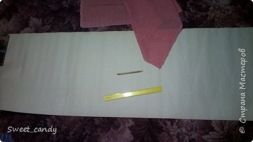 Берем бумагу, нужного размера. У меня обои (спасибо друзьям, которые сносят мне все, что только можно). Рисуем шаблон букв, у меня они получились 53см в высоту, и ширина 45см. (фото 2)