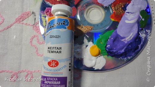 на палитре смешиваем желтую краску с уже готовой белой,которой мы только что пользовались.. (фото 41)