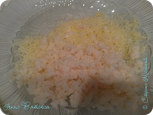 ..в тарелку, куда натерли сыр - выкладываем собственно наше "мяско"..оно нежно розового цвета)))) (фото 5)