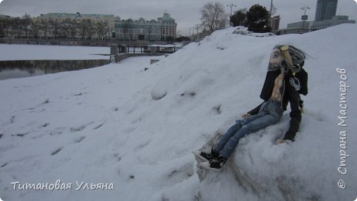 Вот такая плотинка в нашем городе. Вообще за последние годы тут многое поменялось, теперь не город,а дикая помесь XVIII вв, Советского Союза и Фантастичного будущего. Но сегодня я не об этом. 
Ладно, пошли дальше, чет мне надоело тут сидеть! (фото 5)