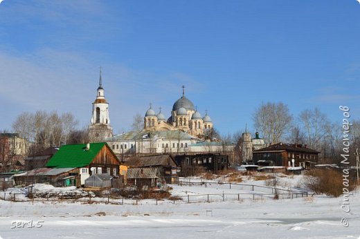 Теперь направляем сой взгляд чуть-чуть левее! И видим Крестовоздвиженский  собор на территорий мужского монастыря! (фото 5)