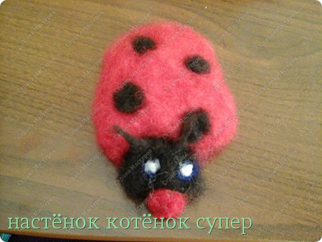 божья коровка из шерсти