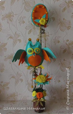 Яйцо - символ жизни. В древности яйцо служило символом весеннего солнца, несущего с собой жизнь, радость, тепло, свет, возрождение природы.Сова - китайский символ мудрости, она оберегает от глупых помыслов и нерациональных денежных вложений. Цветок – символ красоты. Теперь у композиции есть история!!!
 (фото 2)