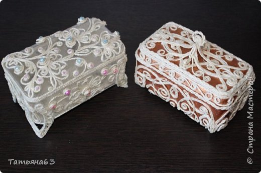 Здравствуйте жители Страны Мастеров!
Конфеты благополучно съедены, коробочки остались...филигранью продолжаю "болеть". Вот эти факторы и привели к созданию этих шкатулок. (фото 1)