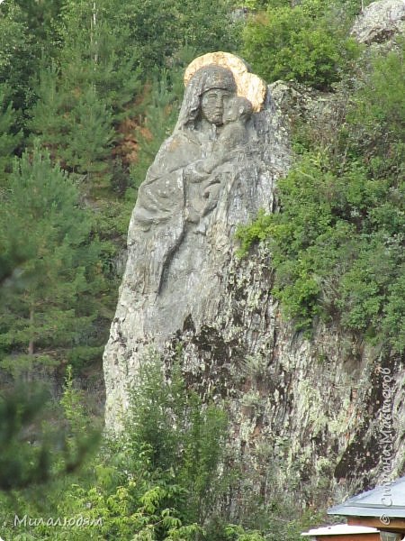 Вырубленная в скале Богородица (фото 29)