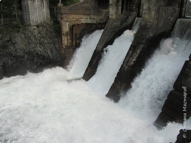 Вот мощь! Там такой шум стоит от падения воды, очень трудно его перекричать. (фото 26)