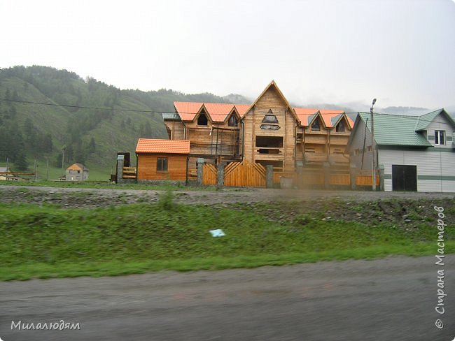 И вдоль дороги постоянно строятся базы отдыха. Растут как грибы.  (фото 72)