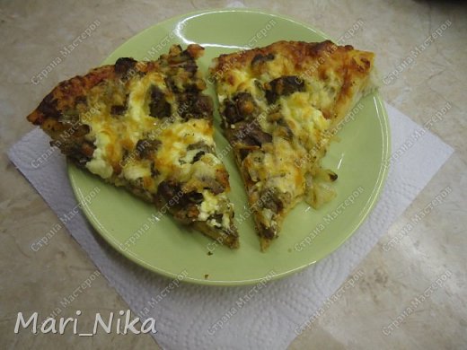 Нежнейшая, легкая, вкусная! Используя это тесто перестали есть пиццу руками, только вилкой. Очень нежное тесто. Хотя руками тоже можно. (фото 16)