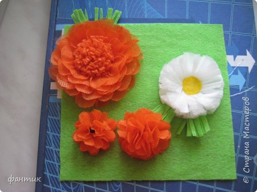 Делаю цветочки из салфеток для уборки и разовых скатертей (фото 1)