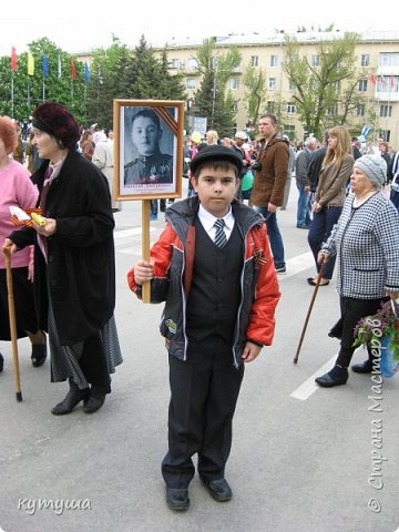 а это сынулькин  перед маршем "Вечного полка" с фотграфией моего деда,его прадеда (фото 18)