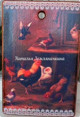 Пока искала петушков, открыла для себя Эдгара Ханта. Очень нравятся его работы. 
Британский художник-анималист Эдгар Хант (1876-1955) родился в Бирмингеме. Он был третьим художником в  семье. Эдгар Хант стал известен, рисуя картины с домашней  птицей, а так же других животных скотного двора. При жизни он не был публичным человеком и редко специально выставлял свои работы.  Его работы были выставлены в Королевском обществе художников в Бирмингеме, а так же в галерее Walker Art в Ливерпуле. (фото 2)