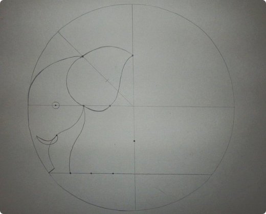 Поставьте ещё точку в середине нижней вертикальной линии. Проведите плавную линию края передней ноги слона. (фото 13)