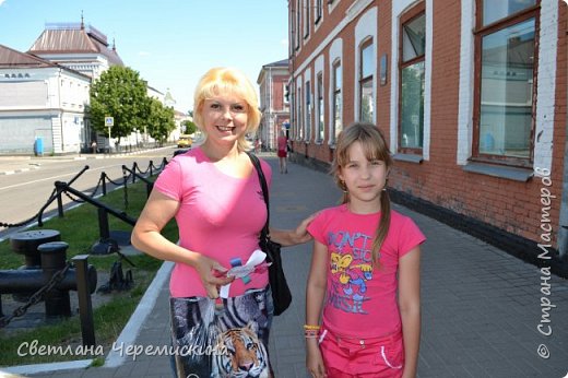 Участники акции вышли на улицы города Павловска и подарили павловчанам свои цветы с поздравлениями.  (фото 4)