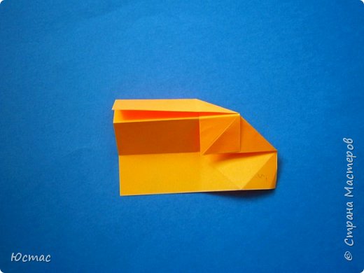 Пятый шаг – сложим первую, вторую и третью четвертушки квадрата вместе гармошкой. (фото 7)