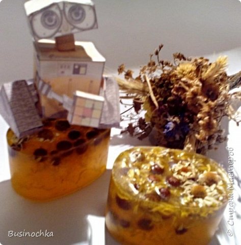 Мылко с медом и ромашкой, на масле облепихи (без красителей и ароматизаторов). Делала в подарок бабуличке)) (фото 4)