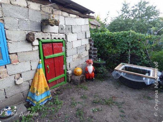 Это, так сказать. общий вид угла))) стену будем плющом заплетать, но процесс это не быстрый, пока так выглядит (фото 9)