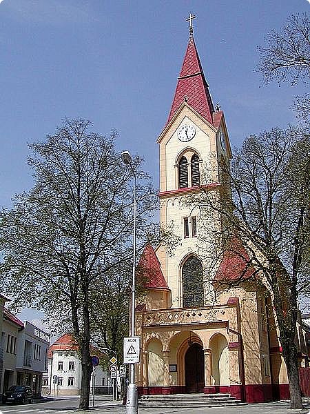 Расположен в г.Пиештяны (Словакия). Стиль - Неоготика. Время постройки - март-июнь 1905г. Архитектор - Йозеф Кратки. (фото 2)