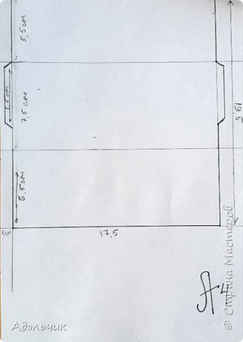 Для основы конверта я взяла одностороннюю бумагу формата А4. Сторона с рисунком будет внутренняя для конверта. Итак, начертим прямоугольник со сторонами 19,5 и 17,5 предварительно отступив от края сантиметр. Расчертим прямоугольник в длинну на секции (в представленной последовательности) со сторонами: 5,5 см ; 7,5 см; 6,5 см. Средней секции по бокам от расчерченной конструкции чертим 5,5 см в длинну и 0,5-1 см в ширину прилигающие трапеции. Впоследствии мы их склеим с первой сейцией. Ниже фотография чертежа. (фото 3)