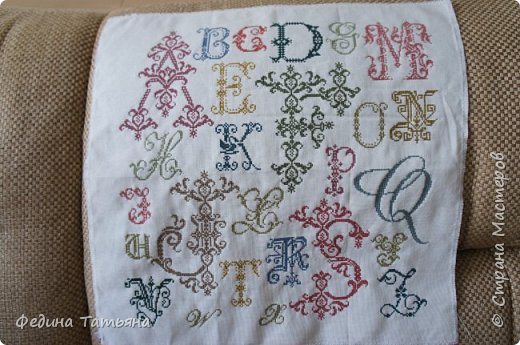 Дизайн: Qvaker Embroidery
Размер вышивки: 226х223 крестиков, 43х42 см. нитки DMC, 14 цветов, ткань Linda 27,
Вышивка длилась с 16 мая по 26 июля и заняла 12 вышивальных дней. (фото 2)